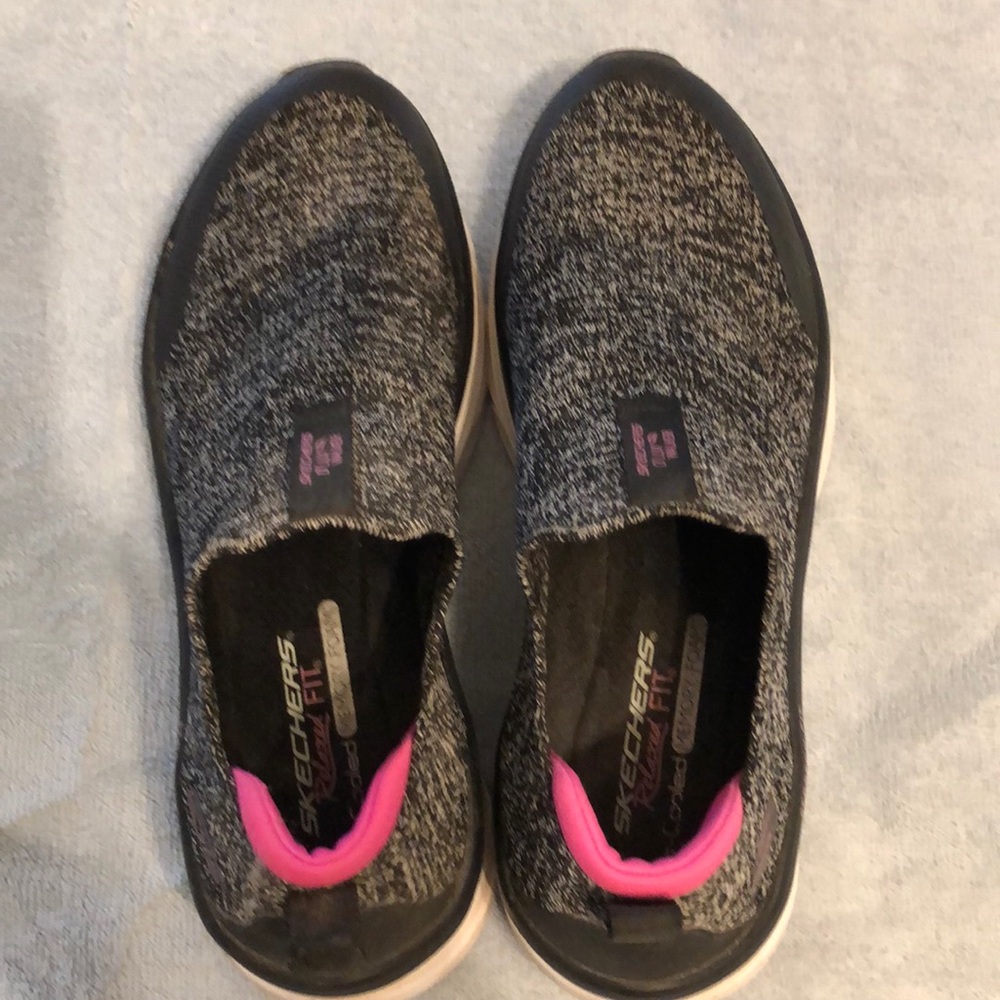 Skechers size 9 women’s tennis shoes